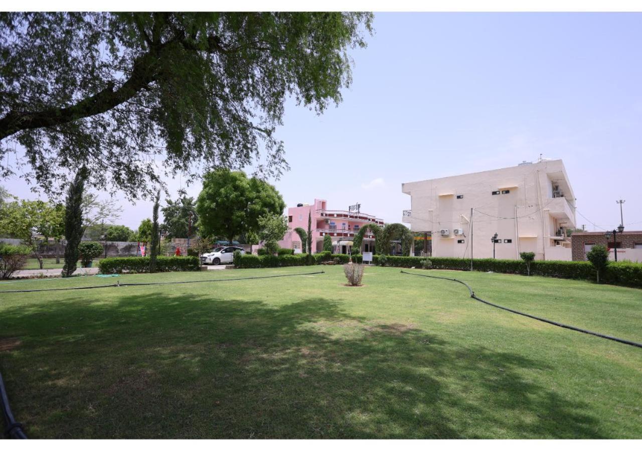 Goyal Bhawan Hotell Khātu Exteriör bild