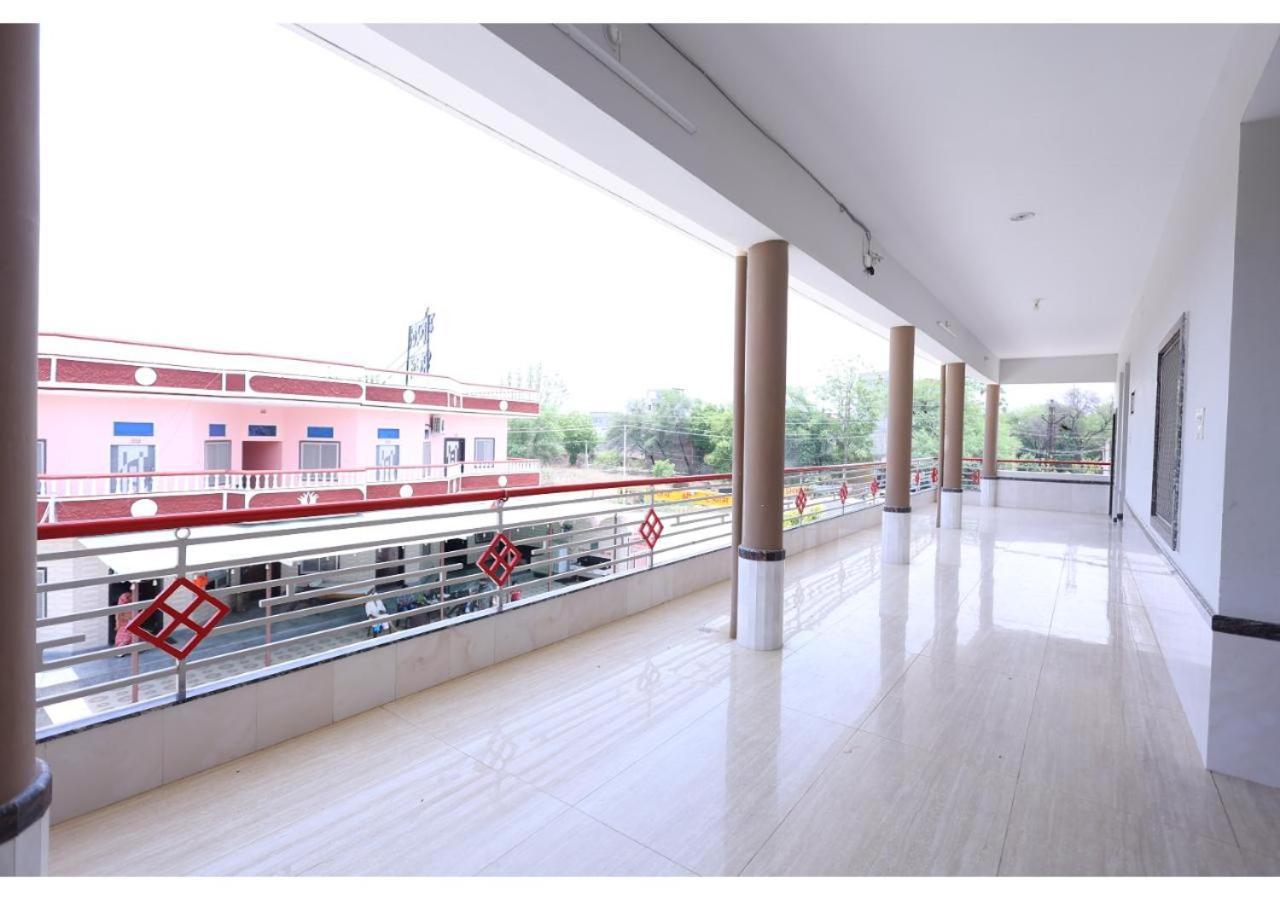 Goyal Bhawan Hotell Khātu Exteriör bild